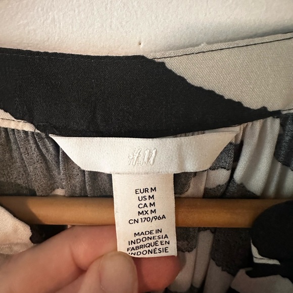 H&M blouse - Picture 3 of 3